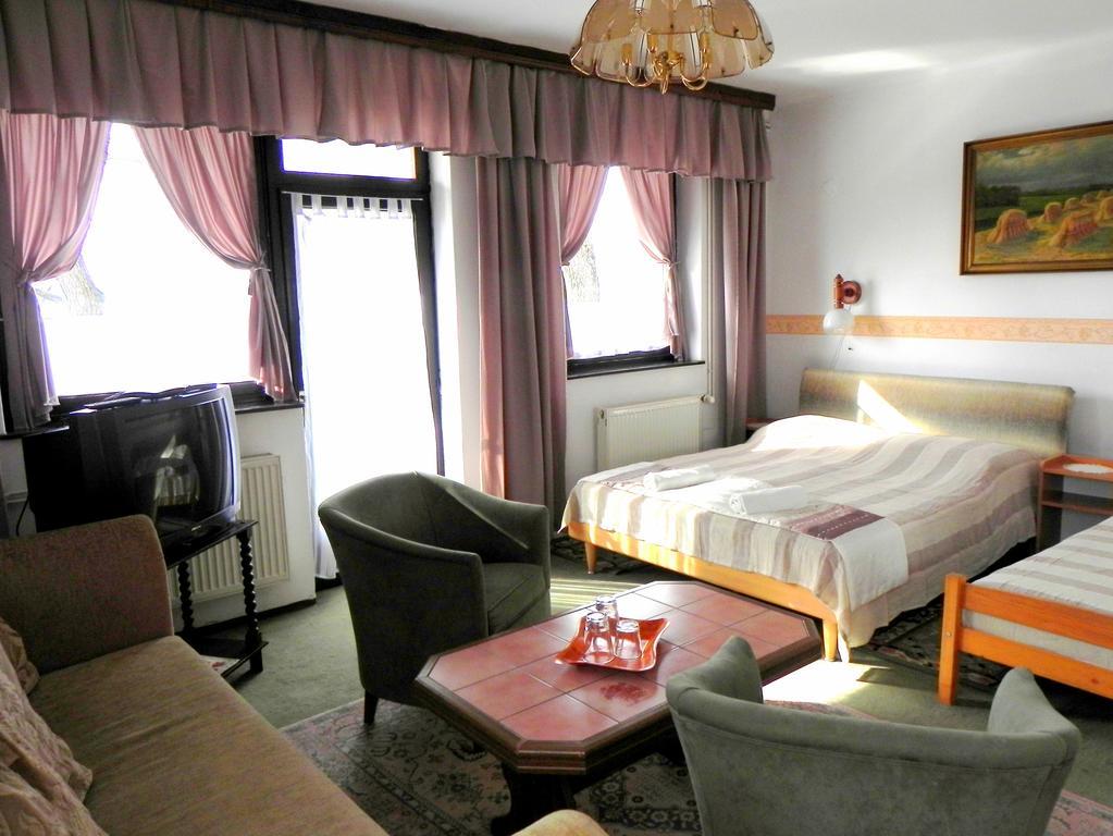 Monika Panzio Hotel Tata Eksteriør billede