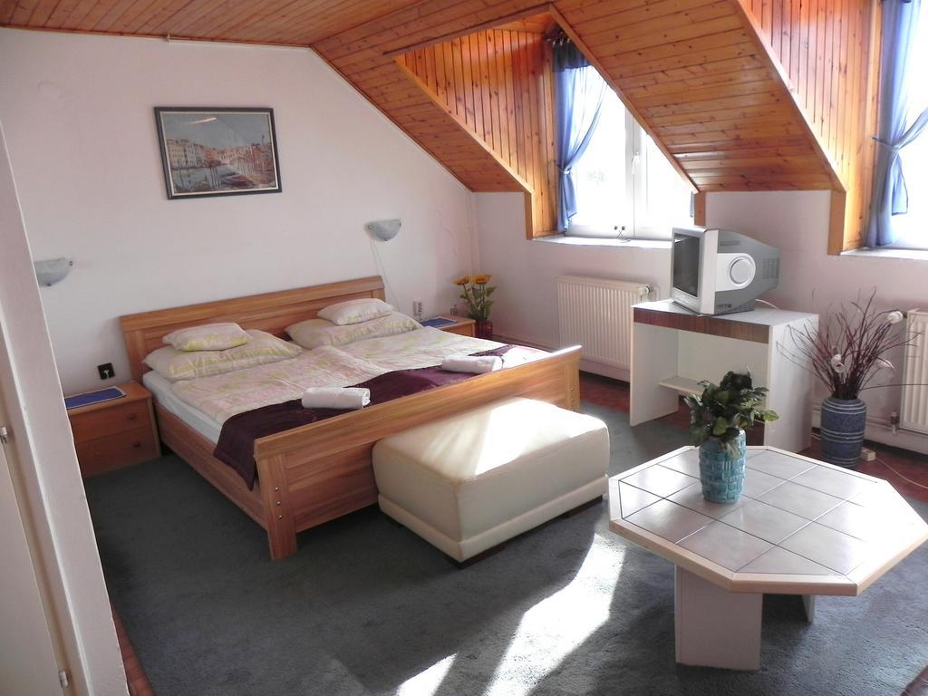Monika Panzio Hotel Tata Eksteriør billede