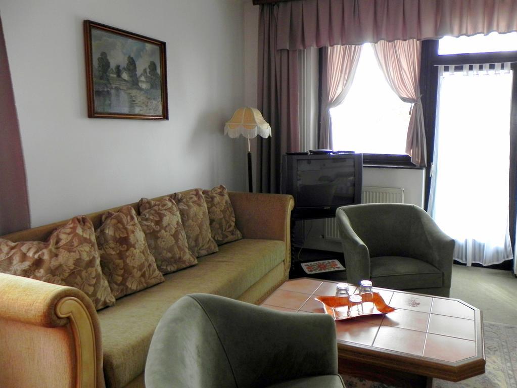 Monika Panzio Hotel Tata Eksteriør billede