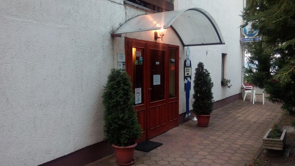 Monika Panzio Hotel Tata Eksteriør billede