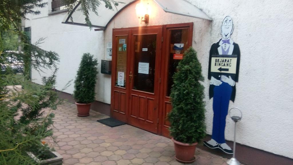 Monika Panzio Hotel Tata Eksteriør billede